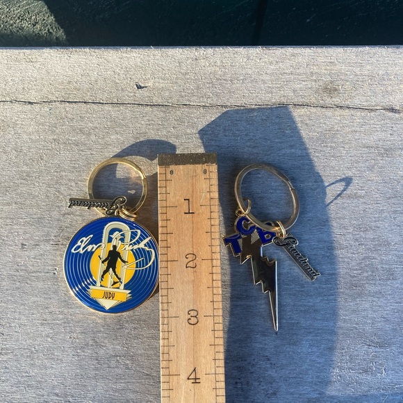 New! not ever used | Set of Two Graceland Key Rings - Picture 4 of 9